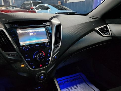 Used 2013 Hyundai Veloster RE:MIX Edition image 30