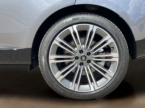 New 2025 Land Rover Range Rover Long Wheelbase SE image 13