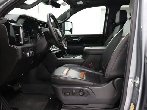 Used 2025 GMC Sierra 2500 AT4 w/ AT4 Premium Plus Package AWD/4WD image 8