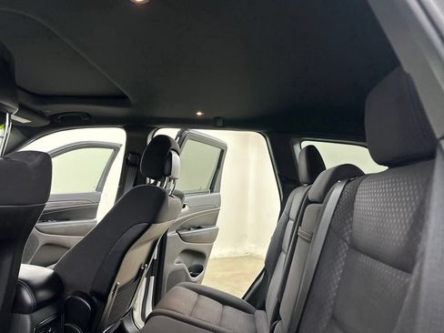 Used 2019 Jeep Grand Cherokee Laredo AWD/4WD image 34