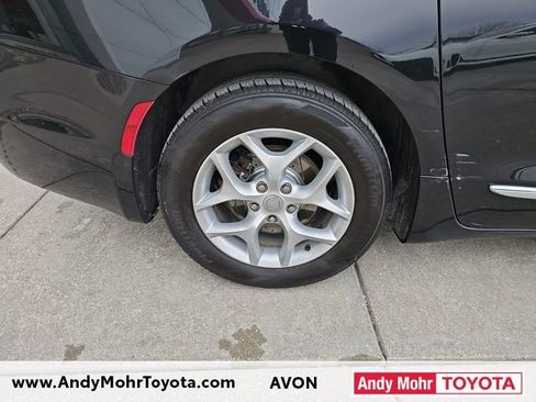 Used 2018 Chrysler Pacifica Touring-L Plus image 35