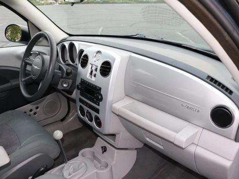 Used 2009 Chrysler PT Cruiser FWD image 15