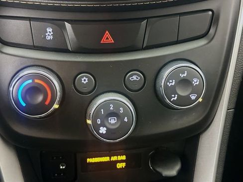 Used 2019 Chevrolet Trax LT w/ LT Convenience Package FWD image 23