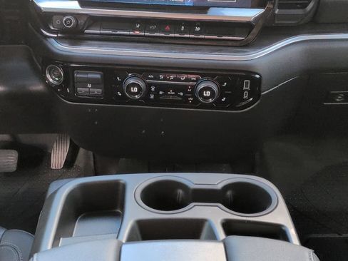 Used 2025 Chevrolet Silverado 2500 LTZ AWD/4WD image 19