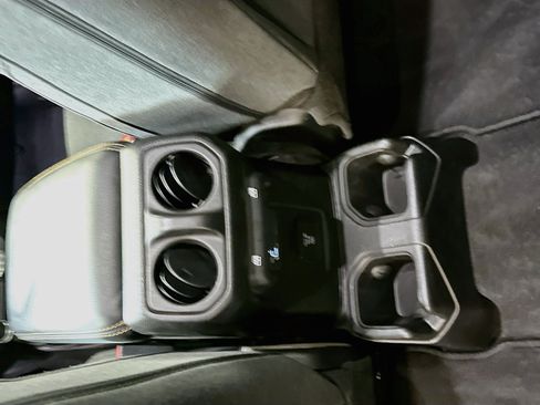 Used 2025 Jeep Wrangler Unlimited Sahara AWD/4WD image 27