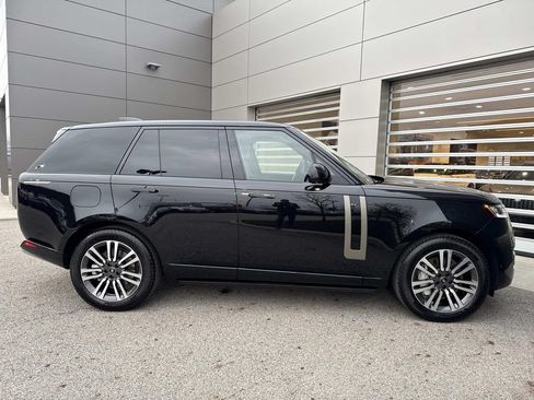 Used 2024 Land Rover Range Rover SE AWD/4WD image 9