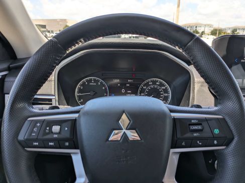 Used 2024 Mitsubishi Outlander SE Black Edition FWD image 30
