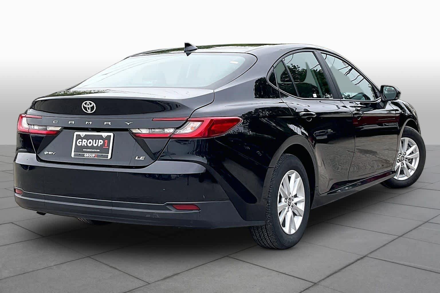 Used 2025 Toyota Camry LE FWD image 13