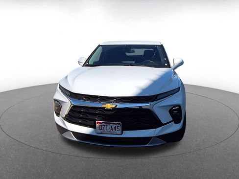 Used 2025 Chevrolet Blazer LT FWD image 2