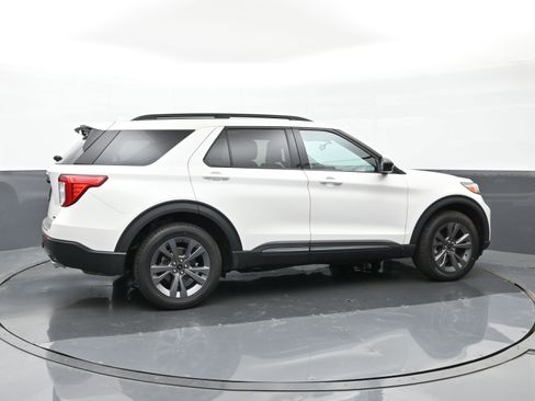 Used 2023 Ford Explorer XLT w/ Equipment Group 202A AWD/4WD image 5