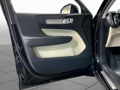 Used 2023 Volvo XC40 B5 Plus w/ Climate Package AWD/4WD image 22
