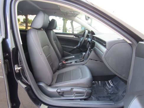 Used 2022 Volkswagen Passat 2.0T SE image 22