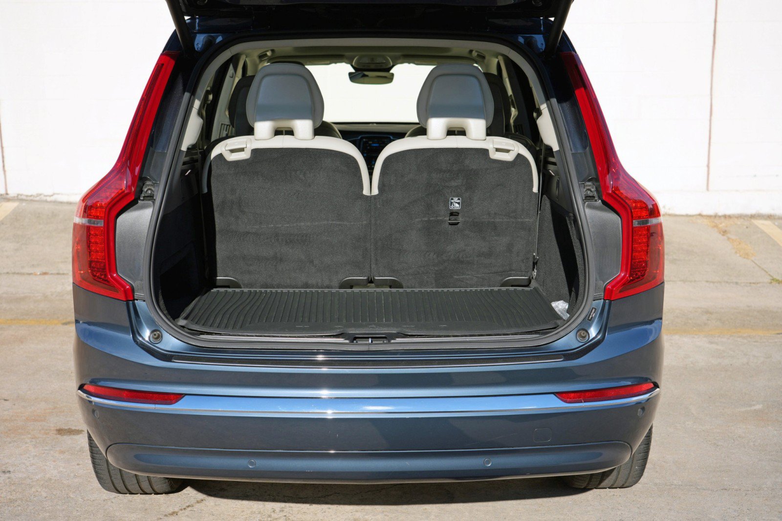 Used 2024 Volvo XC90 T8 Plus w/ Protection Package Premier AWD/4WD image 10