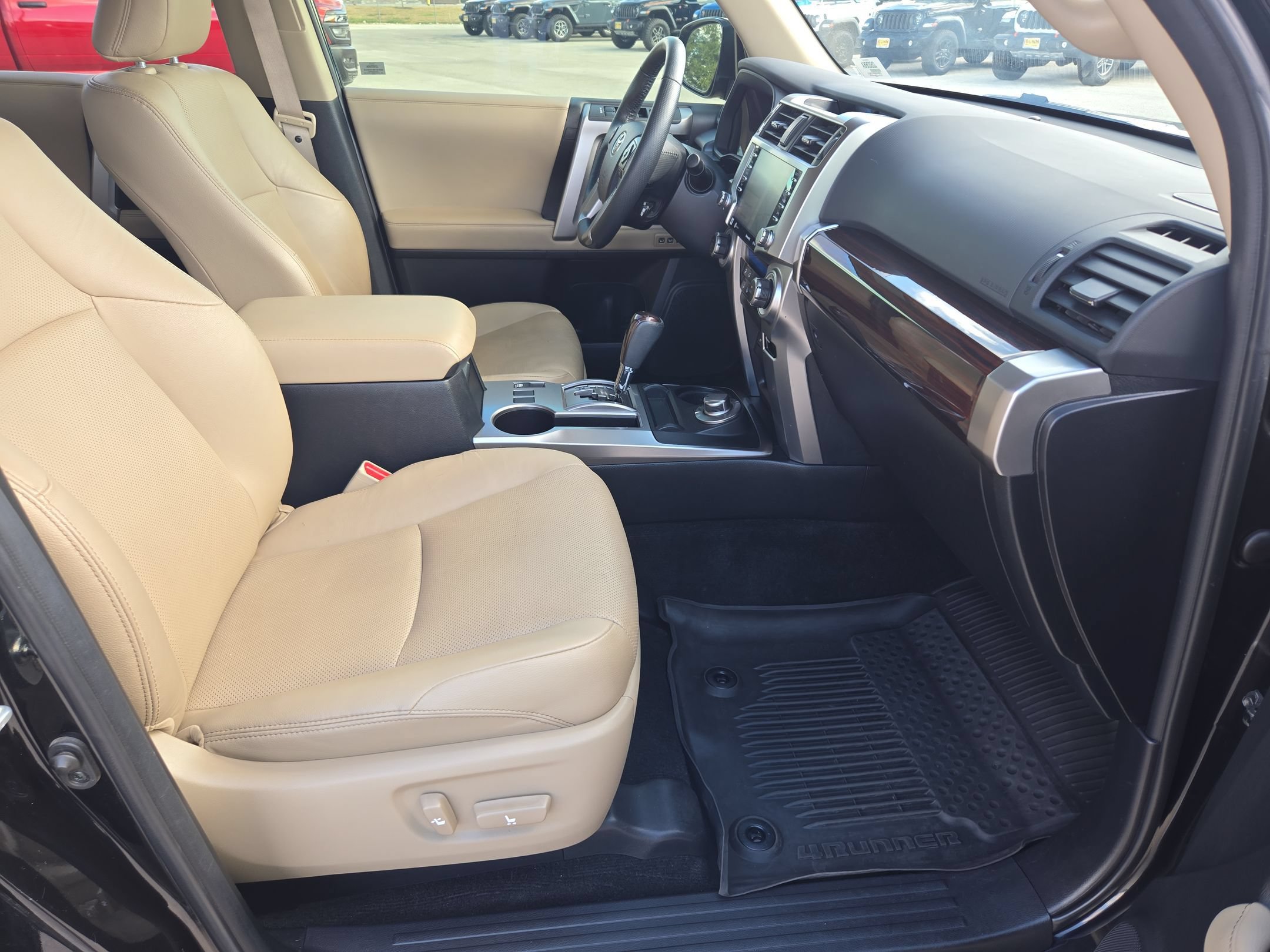 Used 2024 Toyota 4Runner Limited AWD/4WD image 27