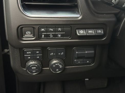 Used 2024 Chevrolet Suburban High Country AWD/4WD image 18