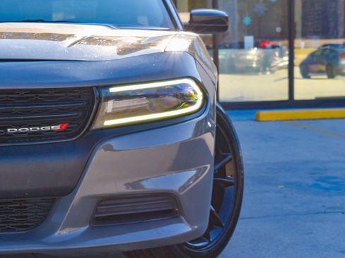 Used 2018 Dodge Charger SXT w/ Blacktop Package image 3
