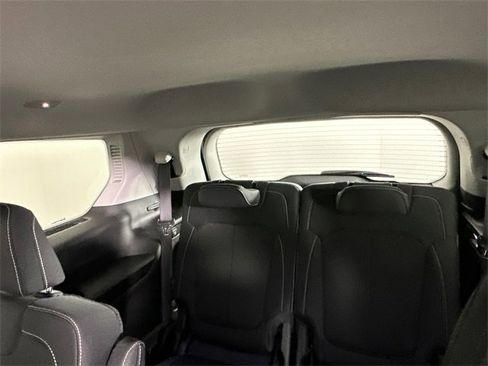 Certified 2023 Jeep Grand Cherokee L Laredo image 15