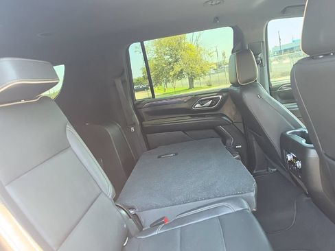 Used 2021 GMC Yukon XL SLT AWD/4WD image 32