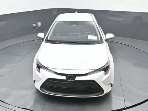 Used 2025 Toyota Corolla LE image 29