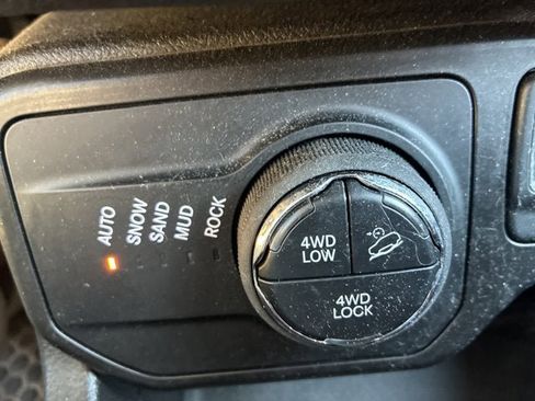 Certified 2020 Jeep Renegade Trailhawk image 29