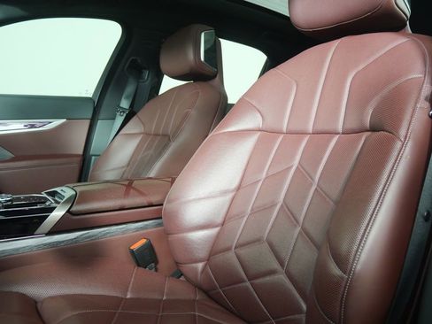 Certified 2023 BMW 740i image 9