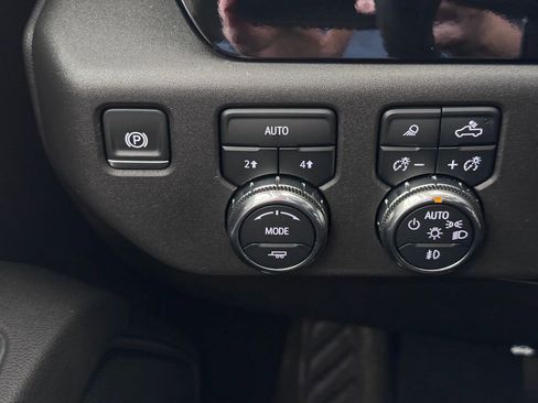 Certified 2025 GMC Sierra 1500 SLT AWD/4WD image 25