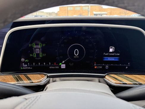 Used 2022 Cadillac Escalade Premium Luxury Platinum image 12