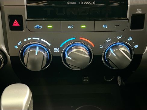 Used 2018 Toyota Tundra SR5 w/ SR5 Upgrade Package AWD/4WD image 11