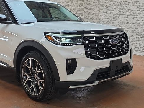 Used 2025 Ford Explorer Platinum w/ Ultimate Package image 8