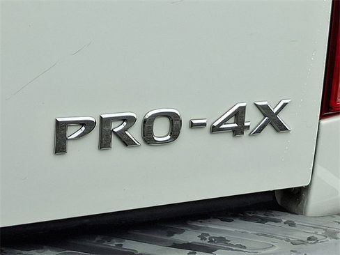 Used 2018 Nissan Frontier PRO-4X image 30