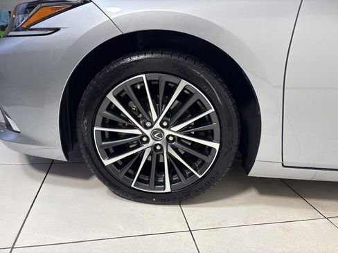Used 2023 Lexus ES 350 w/ Premium Package image 9