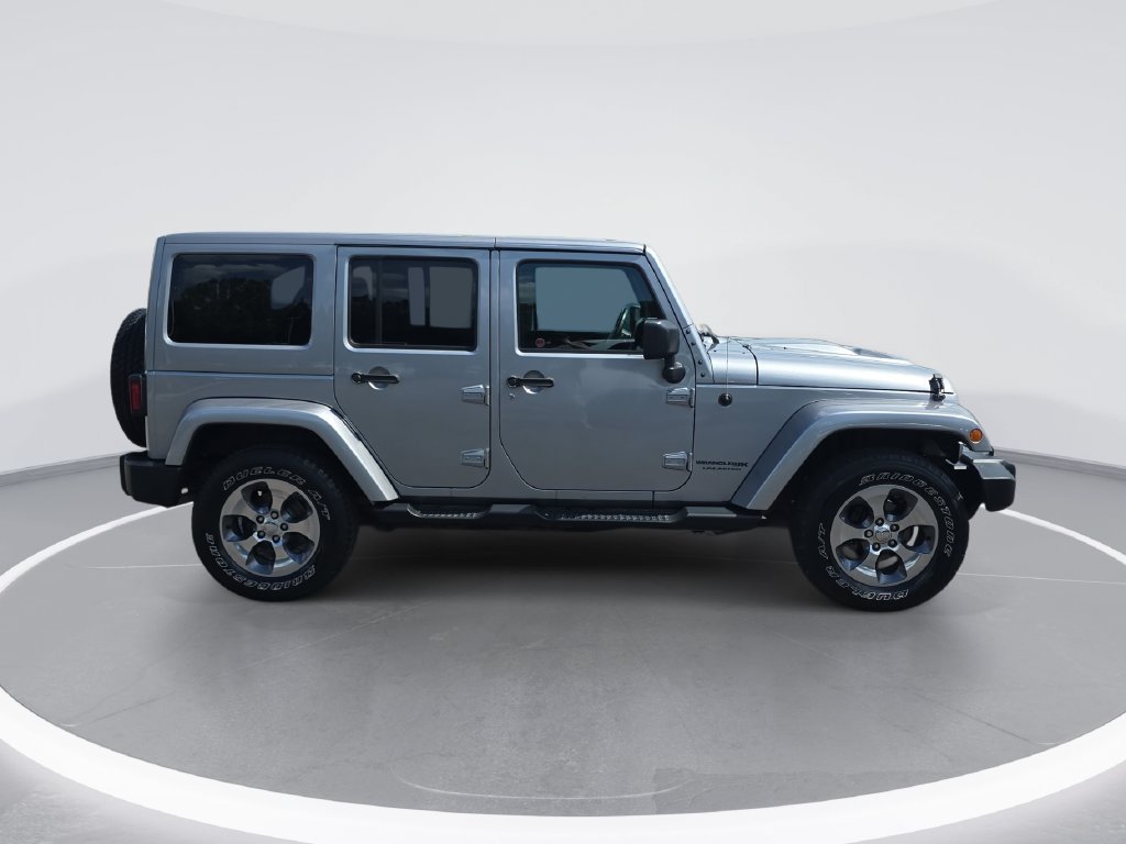 Used 2018 Jeep Wrangler Unlimited Sahara w/ Dual Top Group AWD/4WD image 2