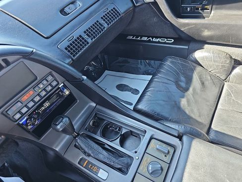 Used 1990 Chevrolet Corvette Convertible image 23