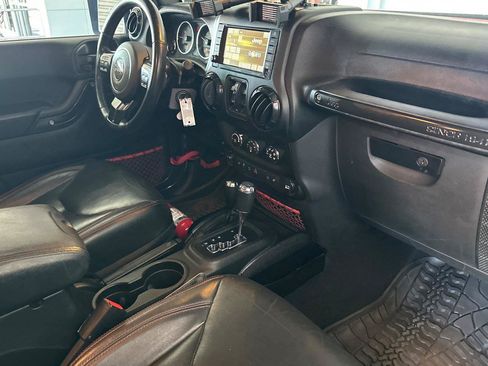 Used 2017 Jeep Wrangler Unlimited Rubicon AWD/4WD image 15