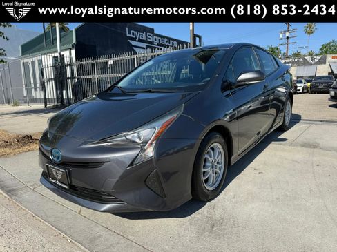 Used 2016 Toyota Prius Three w/ Advanced Technology Package FWD image 3