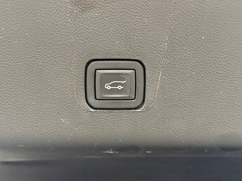 Certified 2023 Chevrolet Traverse LT image 39