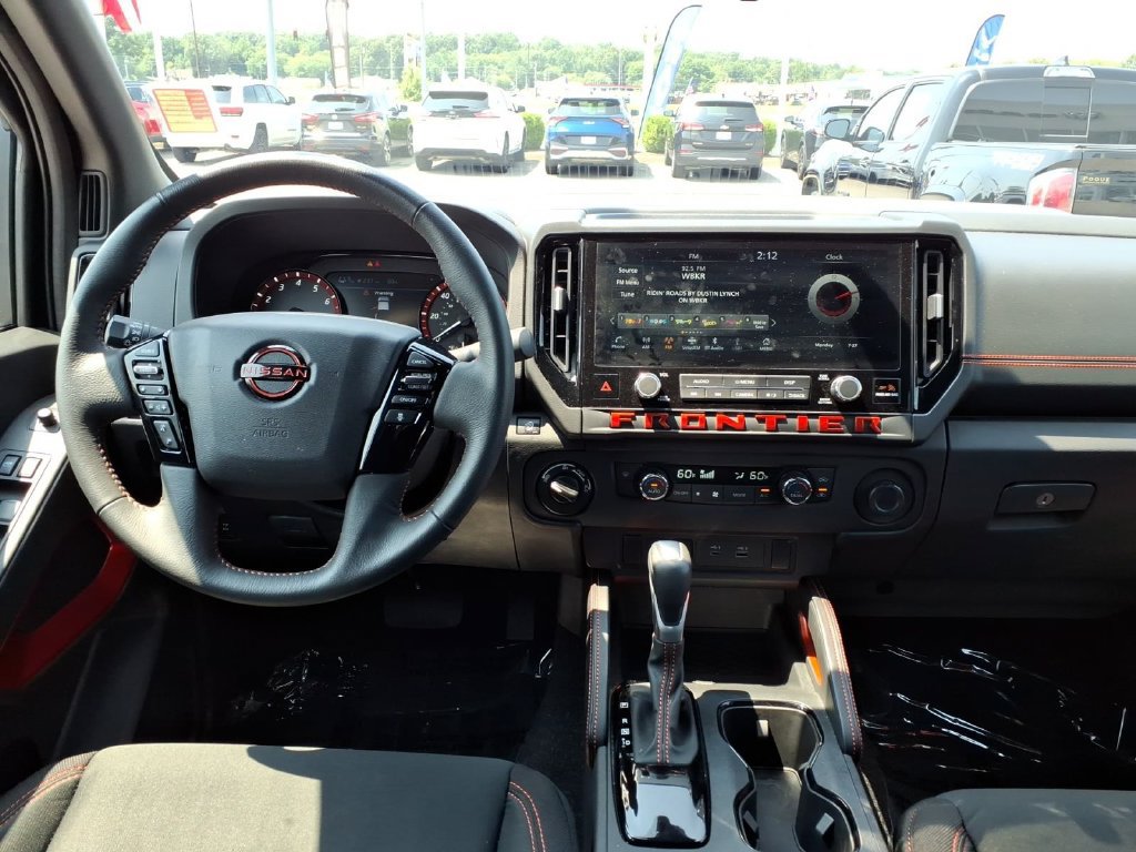 Used 2025 Nissan Frontier PRO-4X AWD/4WD image 19