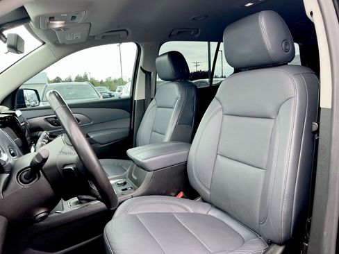Used 2018 Chevrolet Traverse Premier w/ Driver Confidence II Package FWD image 17