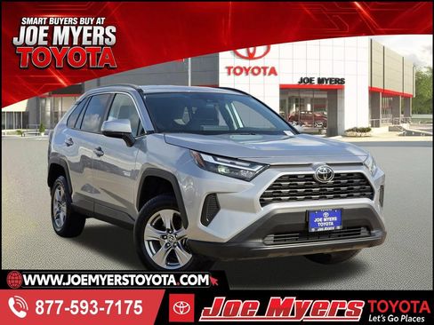 Used 2025 Toyota RAV4 XLE FWD image 1