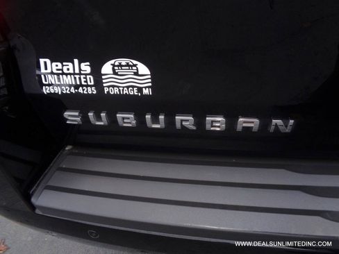 Used 2019 Chevrolet Suburban LT image 5