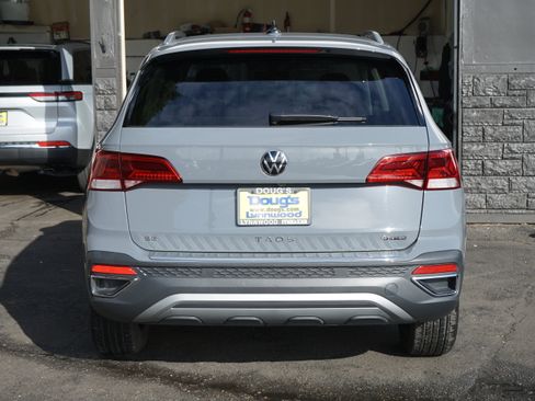 Used 2024 Volkswagen Taos SE image 4