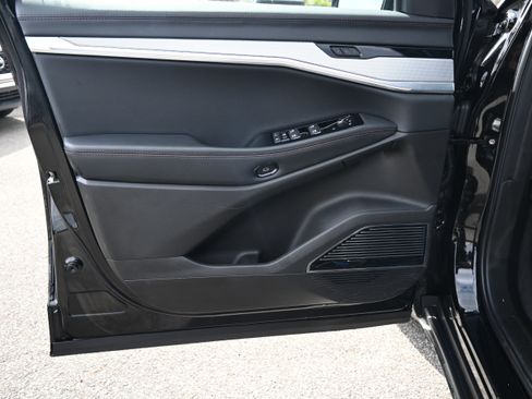 Used 2024 Jeep Wagoneer Launch Edition image 16