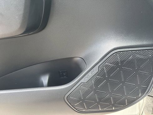 Used 2019 Toyota RAV4 Limited AWD/4WD image 13