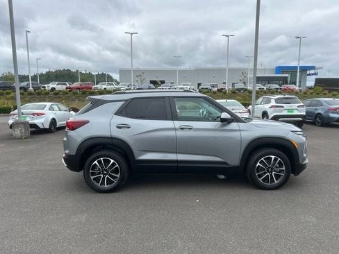 Used 2024 Chevrolet TrailBlazer LT AWD/4WD image 11