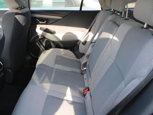 Used 2022 Subaru Outback Premium image 6