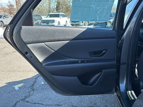 Used 2025 Hyundai Elantra SEL image 22