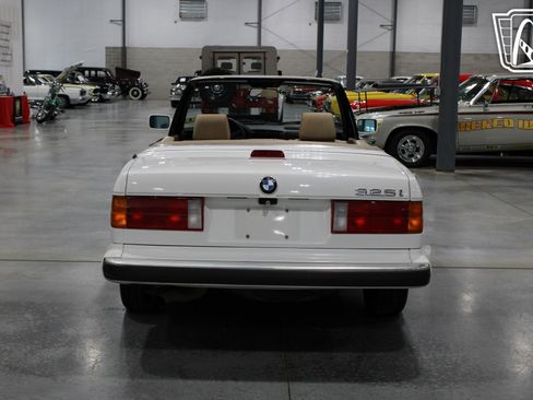 Used 1988 BMW 325i Convertible image 31