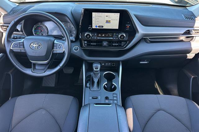 Used 2024 Toyota Highlander LE AWD/4WD image 14