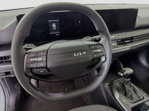 Used 2025 Kia K4 LXS image 14