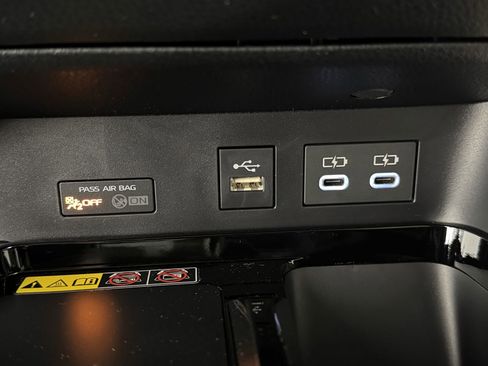 Used 2026 Toyota Camry XLE FWD image 3